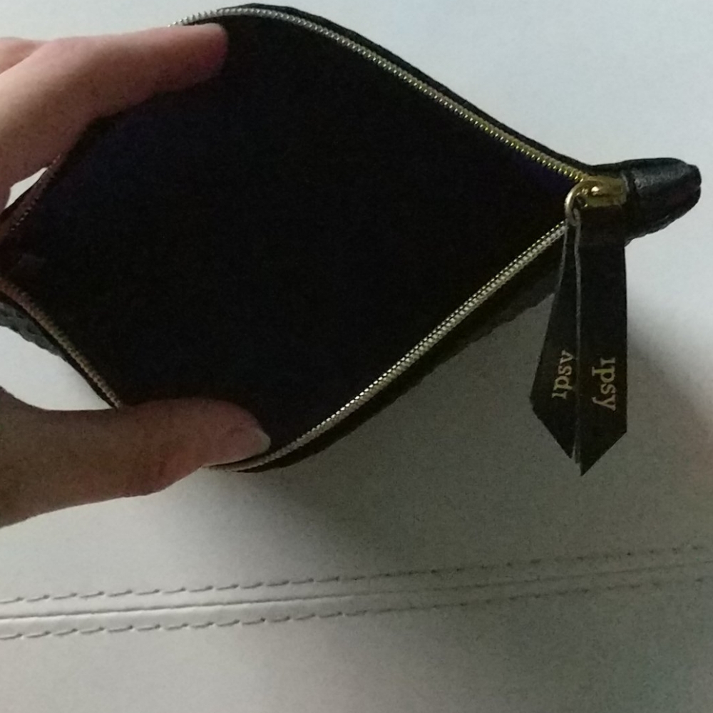 Handbag - Picture 2 of 3